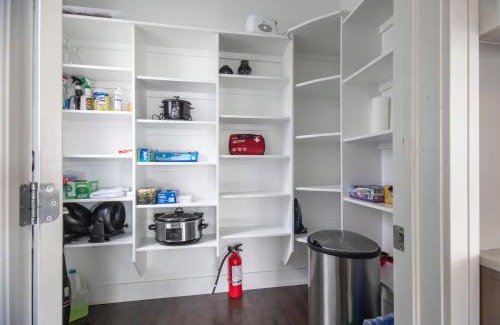 Bedford Apartment | Spacious Walkout Garden-Level Luxe Kitchen
