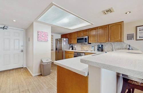 South Padre Island Condo | Spacious, waterfront condo with on-site pool, hot tub, & tennis