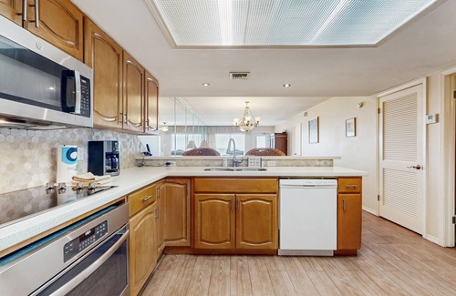 South Padre Island Condo | Spacious, waterfront condo with on-site pool, hot tub, & tennis