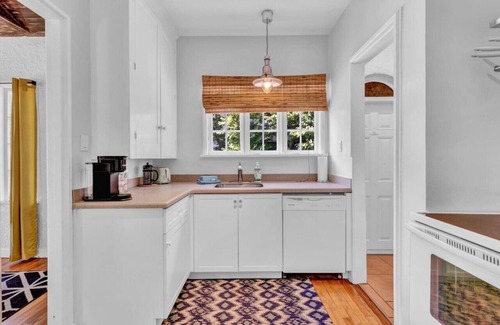 Kingston House | Spanish Beach Bungalow