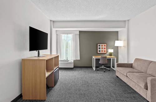 Des Plaines Hotel | Spark by Hilton Des Plaines Chicago O'Hare