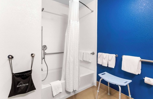 Pearland Hotel | Spark by Hilton Pearland