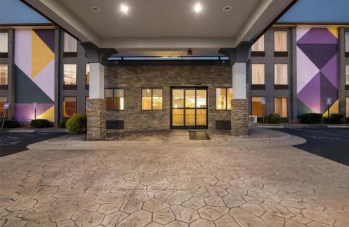 Roanoke Hotel | Spark by Hilton Roanoke Civic Center