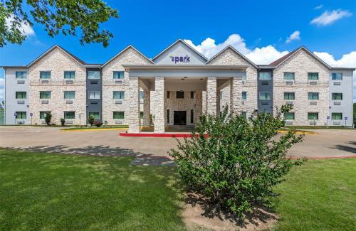 Round Rock Hotel | Spark by Hilton Round Rock