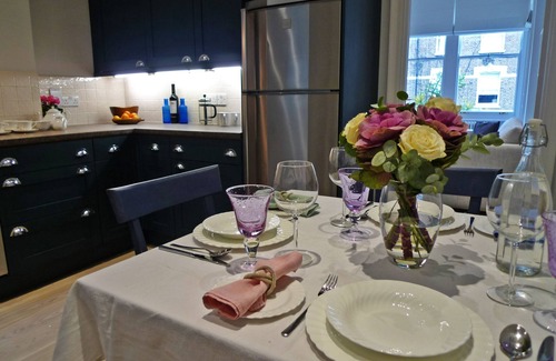 Addison Apartment | Sparkling apartment in Kensington Olympia