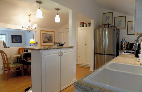 Prescott House | Sparkling Clean, Open Floor Plan, Fireplace, Lanai, 1.25 Acres & 1.6 mi.> Square