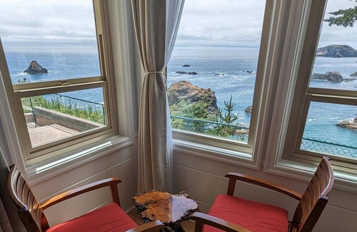 Brookings Apartment | Sparkling Clean, Private & Quiet! Amazing Ocean Views [5]