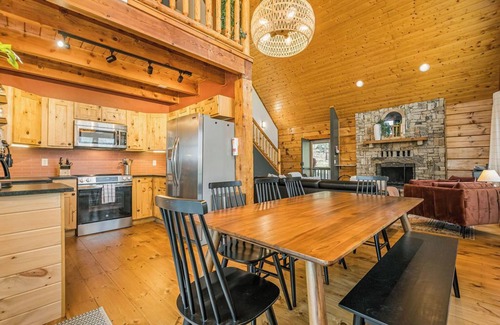 Oakland Cabin | Speakeasy, Bunk Room, Hot Tub, Private 2 acres