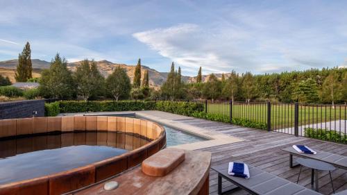 Speargrass Flat House | Speargrass Lodge- Pool- Fireplace- Hot Tub- BBQ