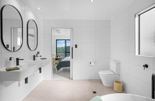 Coorumba Villa | Spearmint House - Art Deco Gem in Misty Mountains