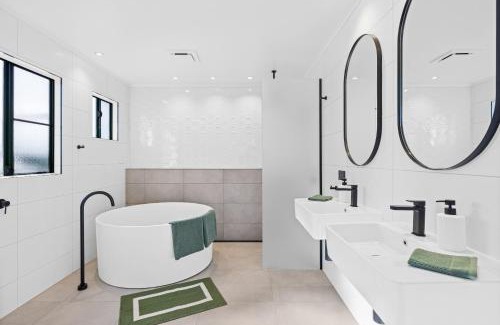 Coorumba Villa | Spearmint House - Art Deco Gem in Misty Mountains