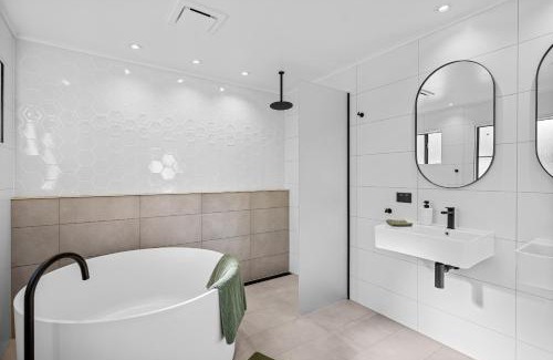 Coorumba Villa | Spearmint House - Art Deco Gem in Misty Mountains