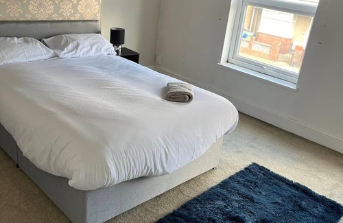 Cleethorpes House | SPECIAL! 5 Bedroom Whole House in Brereton