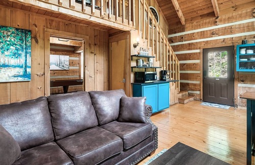 Gatlinburg - Pigeon Forge Cabin | Special! Hot Tub | Grill | Game Room | Fire Pit