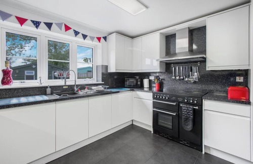 St Mary's Bay House | 🌞SPECIAL OFFERS 🌞 "SEAWAY"FABULOUS 4BED HOUSE NEAR DYMCHURCH S COAST SLEEPS 8