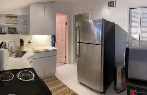 Coconut Grove Cottage | 🐕🦺❤️SPECIAL PROMO Romantic Beautiful Cottage in idyllic GROVE neighborhood