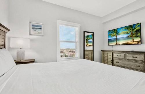 Panama City Beach Apartment | Spectacular 1BD Resort Condo! Amazing Gulf Views! Free Beach Chairs! by Dolce Vita Getaways PCB