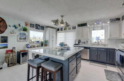 Cudjoe Key House | Spectacular 4 bedroom 2 bath pool home with great boating