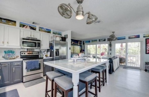 Cudjoe Key House | Spectacular 4 bedroom 2 bath pool home with great boating