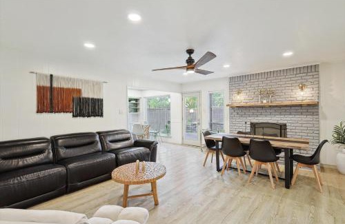 Far North Dallas House | Spectacular 6BR 2,5BA Holiday Home with Pool