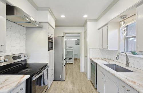 Far North Dallas House | Spectacular 6BR 2,5BA Holiday Home with Pool