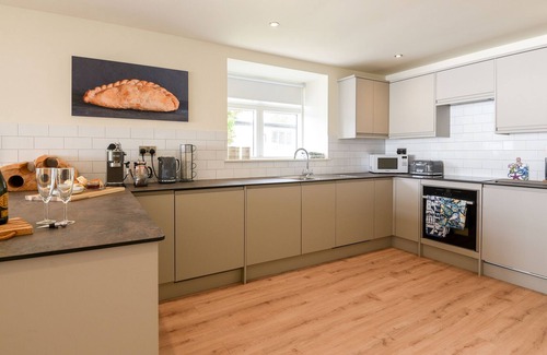 Polperro Apartment | Spectacular Apartment with Harbour & Sea Views in Cornwall