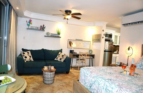 Isla Verde Apartment | 🌴Spectacular Beach Front Studio 🌴 19th Floor View of Beach, El Yunque Mt. & City