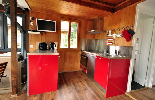 Boenigen Ski Chalet | Spectacular Lake Views. Fully equipped for your holiday needs. Sleeps 5