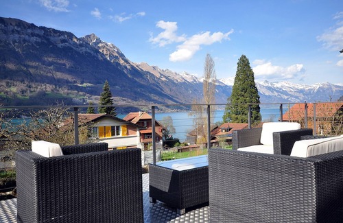 Boenigen Ski Chalet | Spectacular Lake Views. Fully equipped for your holiday needs. Sleeps 5