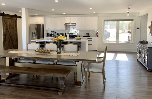 Strong House | Spectacular Large Luxury Cottage on Private Waterfront