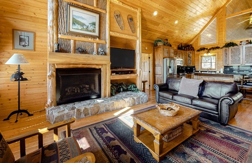 Wears Valley Cabin | Spectacular mountain lodge with private hot tub, game room, great view & 3 decks
