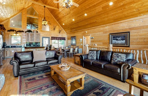 Wears Valley Cabin | Spectacular mountain lodge with private hot tub, game room, great view & 3 decks