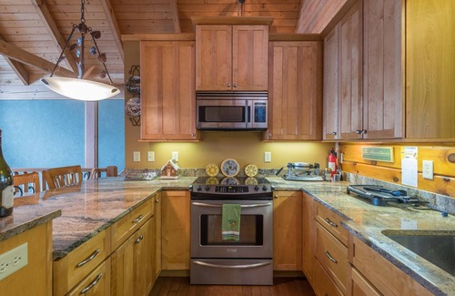 Wolf Laurel Cabin | Spectacular Mountain Sunsets With Long Range Views,Therapy Hot Tub