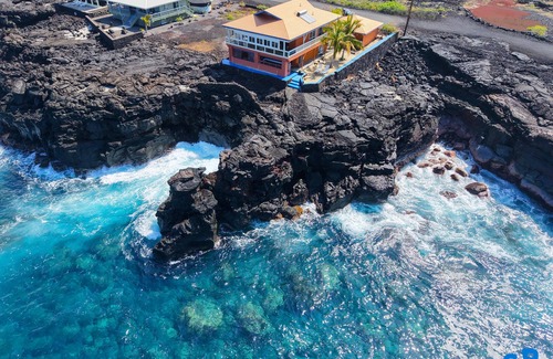 South Kona House | Spectacular Oceanfront! 20' from the Sea