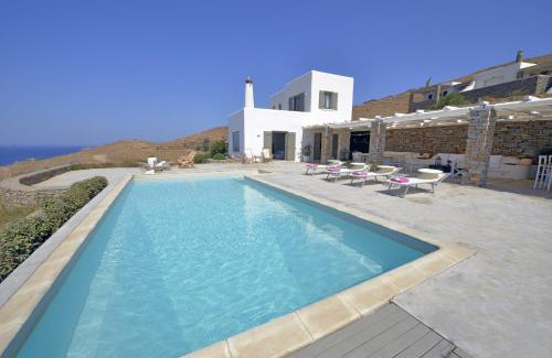 Kea Villa | Spectacular sunset view villa at Melissaki
