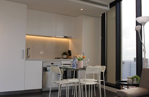 Fortitude Valley Apartment | Spectacular Views of CBD & Story Bridge & Parking