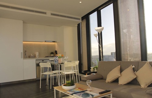Fortitude Valley Apartment | Spectacular Views of CBD & Story Bridge & Parking