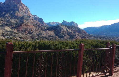 Zion National Park South Entrance House | Spectacular view of Zion National Park