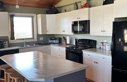 Division No. 3 House | Spectacular views from this cabin tucked on a hillside