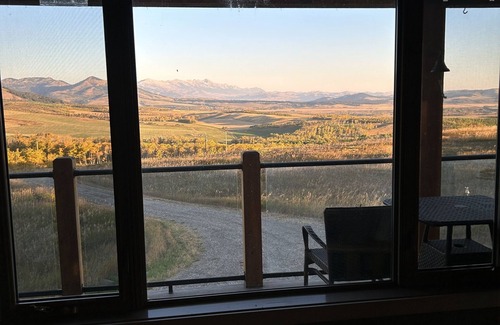 Division No. 3 House | Spectacular views from this cabin tucked on a hillside