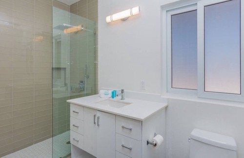 Pristine Bay House | Spectacular views in gated community with private beach