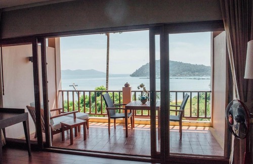 Bang Bao Bay House | Spectacular Views - Infinity Pool
