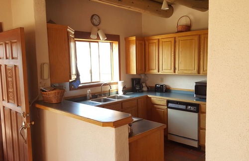 El Prado House | Spectacular views of the Taos Mountains