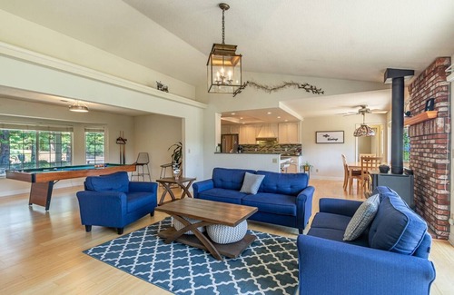 Oakhurst House | Spectacular Views w/Hot Tub -Yosemite & Bass Lake
