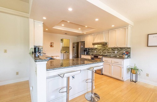 Oakhurst House | Spectacular Views w/Hot Tub -Yosemite & Bass Lake