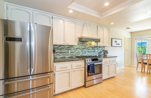 Oakhurst House | Spectacular Views w/Hot Tub -Yosemite & Bass Lake