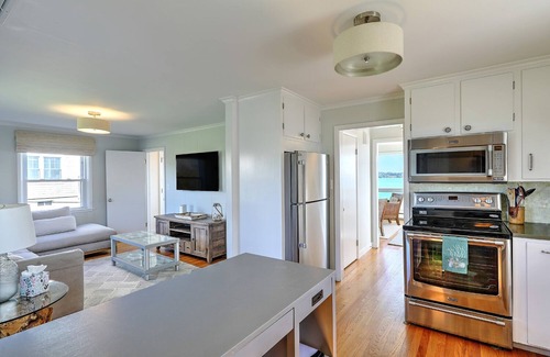 Bonnet Shores House | Spectacular water views of Beaver Tail and Jamestown Bridge