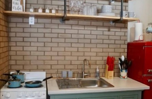 Avondale House | Spencer's Place Historic, Comfy Getaway