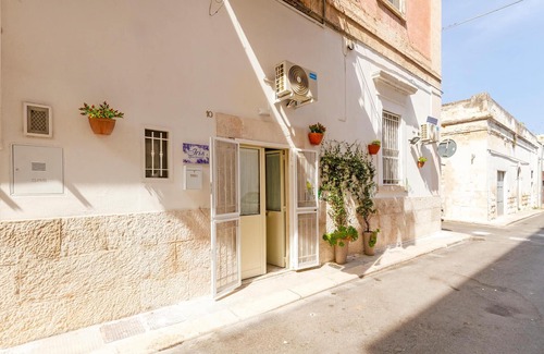 Bisceglie Apartment | Spend a relaxing vacation in the center of Bisceglie in this beautiful apartment.