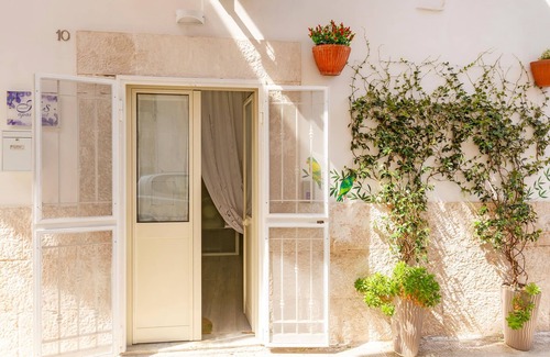 Bisceglie Apartment | Spend a relaxing vacation in the center of Bisceglie in this beautiful apartment.